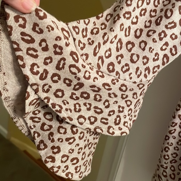 NWT Ann Taylor factory bell sleeve, polyester/rayon, taupe with brown print - Picture 2 of 4